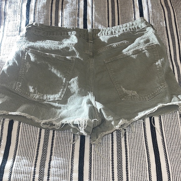 Universal Thread Ripped Jean Shorts! - Picture 2 of 2